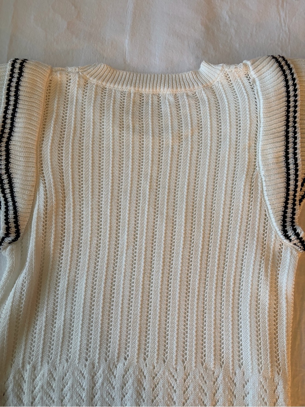 Like New, Vigoss, Size M, White Knit Short-Sleeve Sweater with Black Stripe Trim - Picture 14 of 15